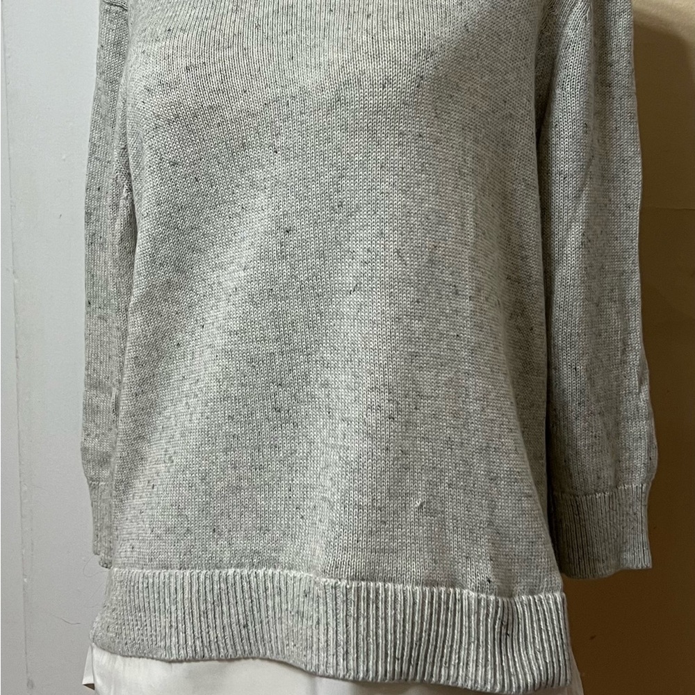 Banana Republic Light Gray Crew Neck Sweater.